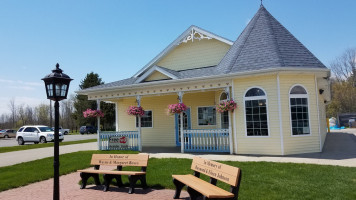 The Victorian Cafe outside