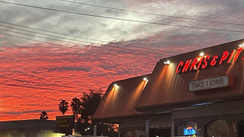 Chris Pitts Bbq outside