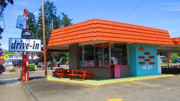 Pete's Drive-in food