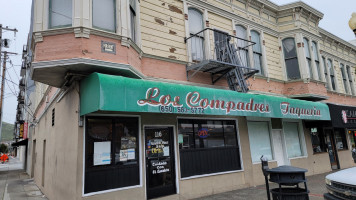 Los Compadres Taqueria outside