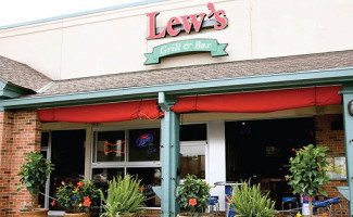 Lew's Grill Bar outside