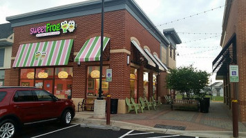 Sweetfrog Premium Frozen Yogurt outside