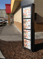 Carl’s Jr. outside