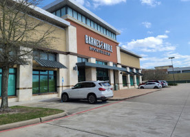 Barnes Noble outside