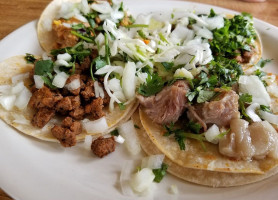 Ricardo's Baja Tacos food