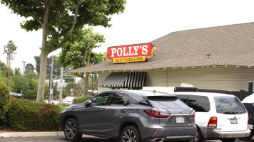 Polly's Pies Bakery outside