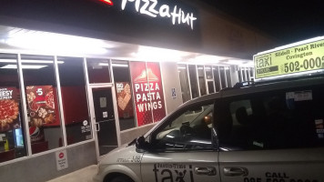 Pizza Hut outside