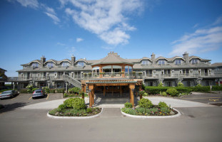 Stephanie Inn Dining Room outside