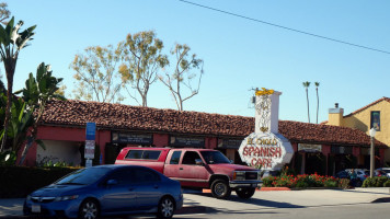 El Cholo outside