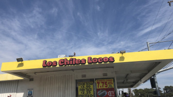 Los Chiles Locos outside