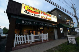 Phillippi's Family Din outside