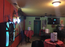 Club Bonneau inside