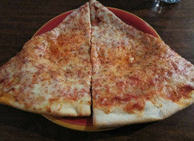 3 Brothers Pizza food