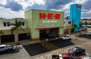 H-e-b outside