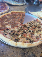 Frank's Pizza food