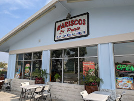 Mariscos El Puerto outside