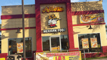 Alberto's Mexican Food outside