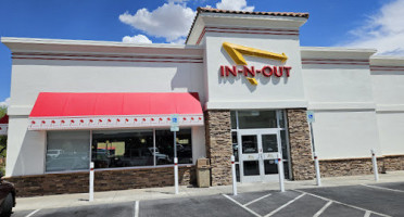 In-n-out Burger outside