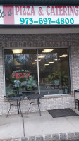 Pintos Pizza Catering outside