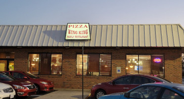 Pizza Wing King Family In High Po outside