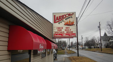 Larry's Pit Bbq outside