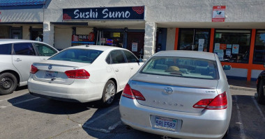 Sushi Sumo outside