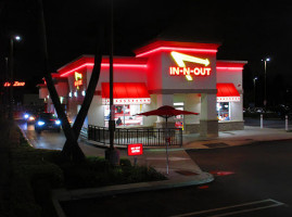 In Out Burger outside