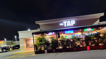 Niagara Tap outside