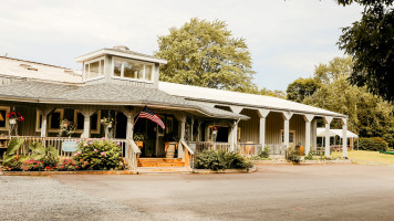 Knapp Vineyard outside