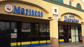 Mariscos Los Dorados inside