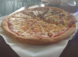 Gilliano's Pizza And Ice Cream Parlor food