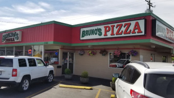 Bruno's Pizza outside