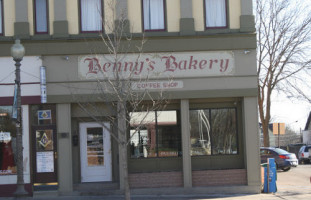 Benny's Bakery In Sal outside