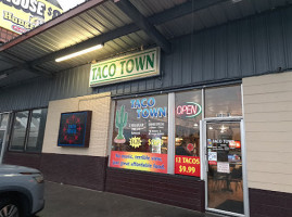 Taco Town outside