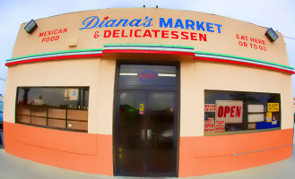 Diana's Market outside