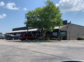 Cracker Barrel Old Country Store outside