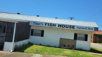 Tiner's Fish House outside