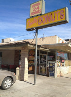 Tastys Donuts outside