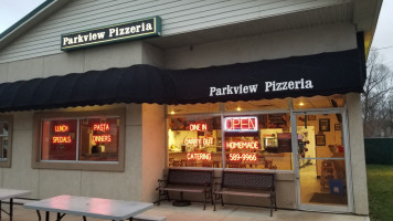 Parkview Pizzeria inside