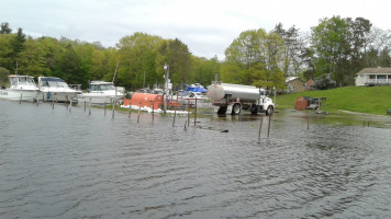 Schneider's Lil Salmon Inn outside