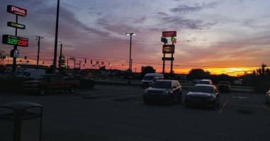 Cinnabon outside