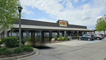 Cracker Barrel Old Country Store outside