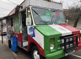 Tacos El Chilango outside