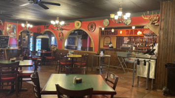 Los Patrones Mexican Grill inside