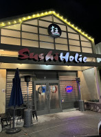 Sushi Holic outside