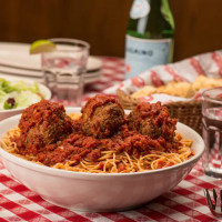 Buca Di Beppo Italian food