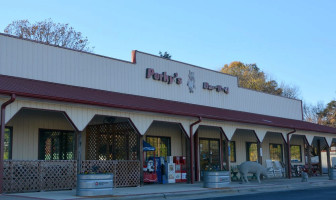 Porky's -b-q outside