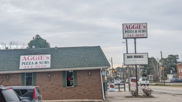 Aggie Pizza Sub outside