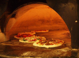 Mi Famiglia Wood Oven Pizzeria food