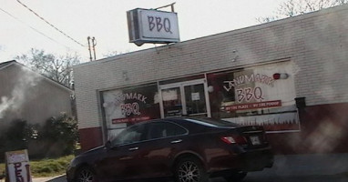 B S Bbq outside